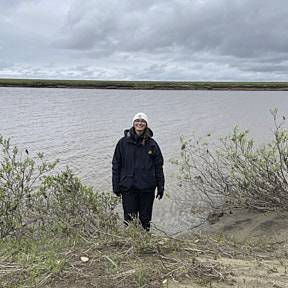 Lauren smiling on the meade river